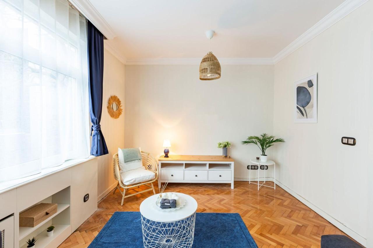 Flat With Excellent Location In Tesvikiye, Sisli Appartement Istanboel Buitenkant foto