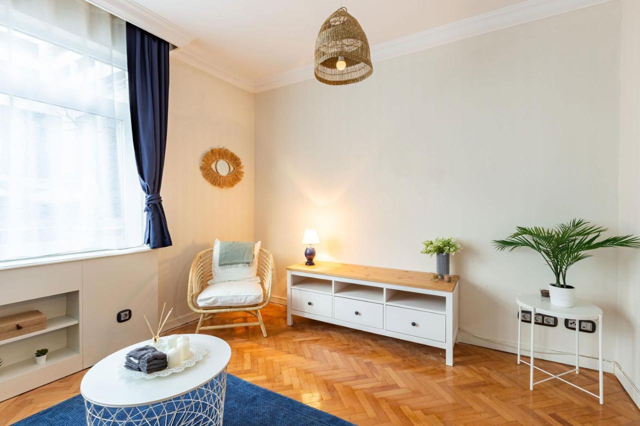 Flat With Excellent Location In Tesvikiye, Sisli Appartement Istanboel Buitenkant foto